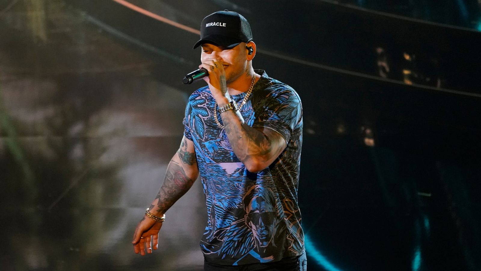 Kane Brown's 'Worship You' Video Drops Today! Watch it Here! - KQ98